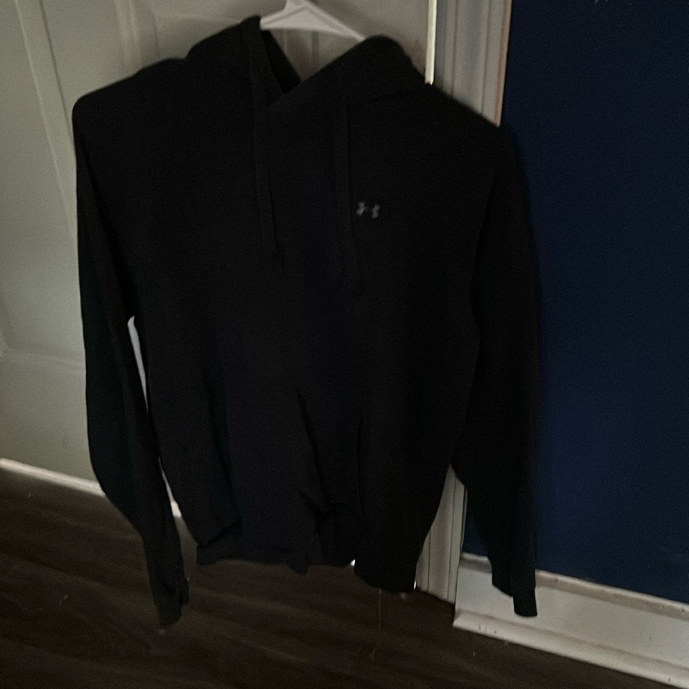 Black Under Armor medium men’s hoodie